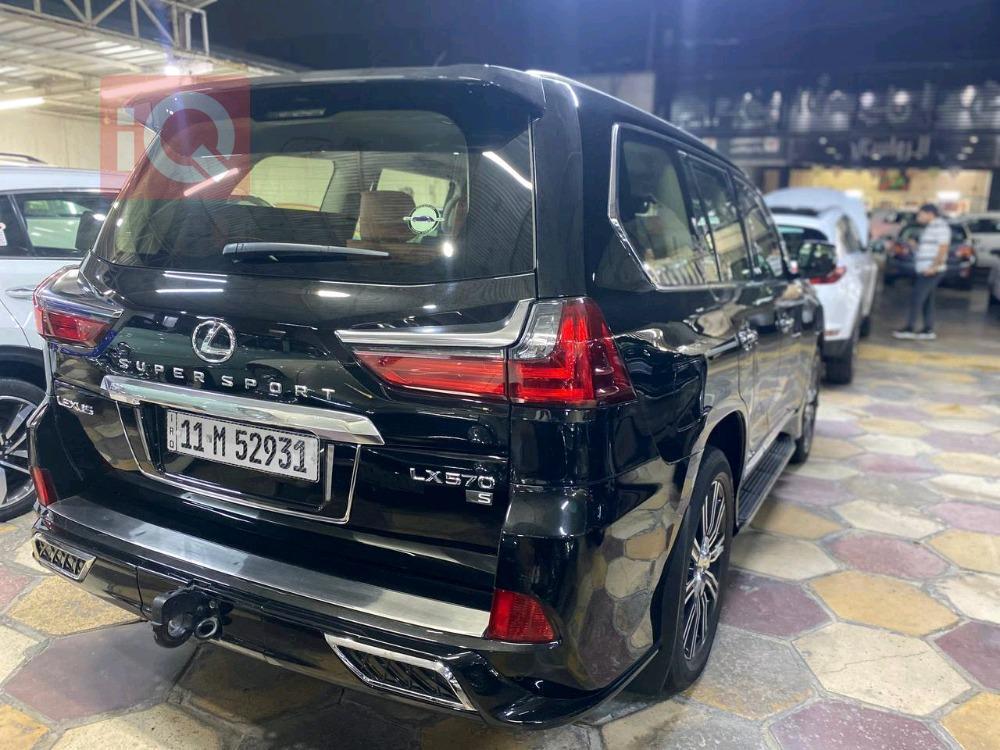 Lexus LX